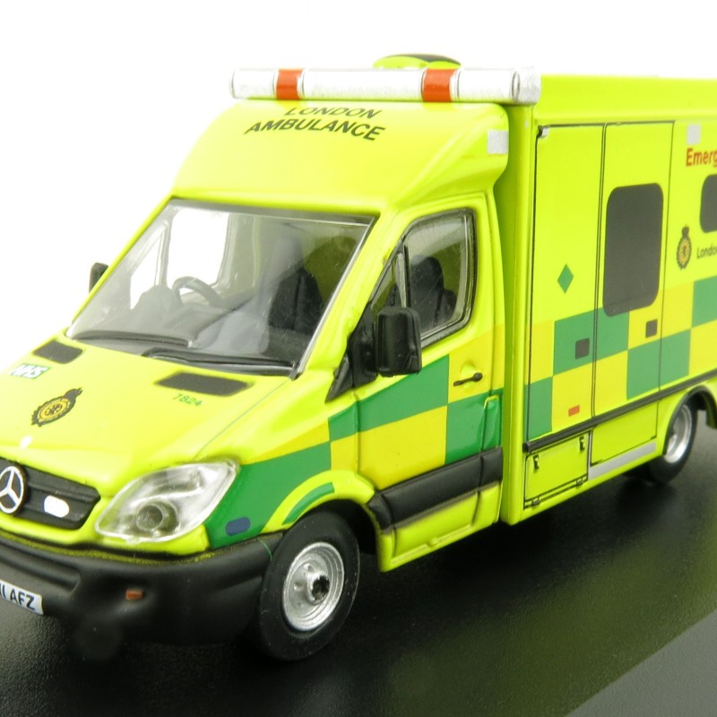 OXFORD 76MA002 Mercedes Benz Sprinter Ambulance London 1:76 Scale