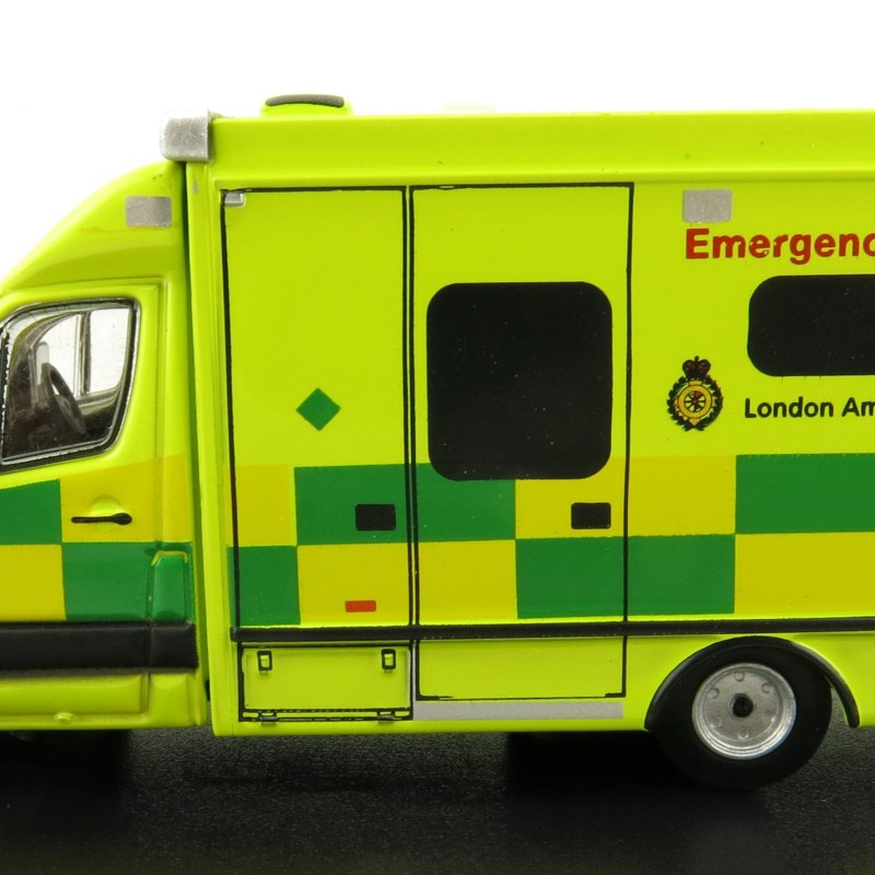 OXFORD 76MA002 Mercedes Benz Sprinter Ambulance London 1:76 Scale