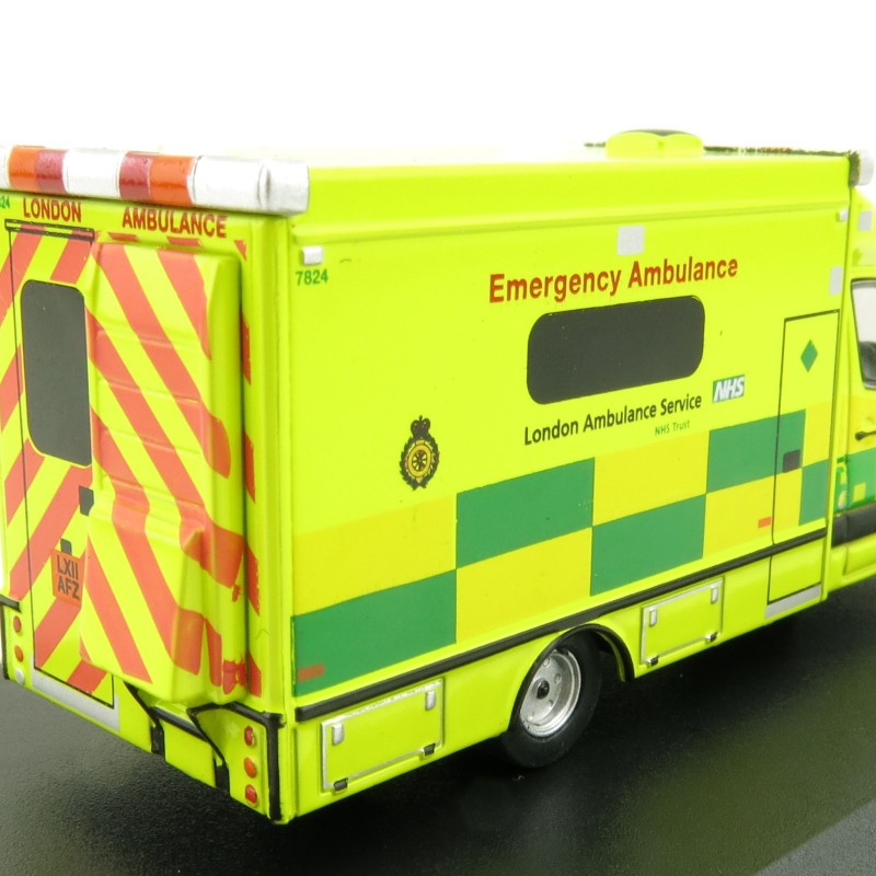 OXFORD 76MA002 Mercedes Benz Sprinter Ambulance London 1:76 Scale