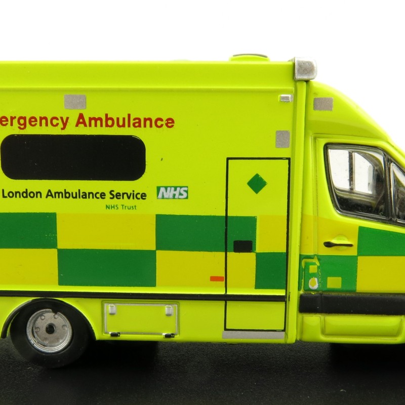 OXFORD 76MA002 Mercedes Benz Sprinter Ambulance London 1:76 Scale
