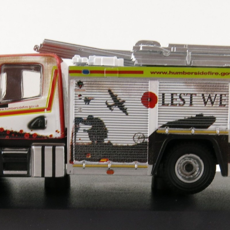 OXFORD 76SFE011 Scania RHD Humberside Fire and Rescue Pump Ladder -  Lest we forget - 1:76 Scale