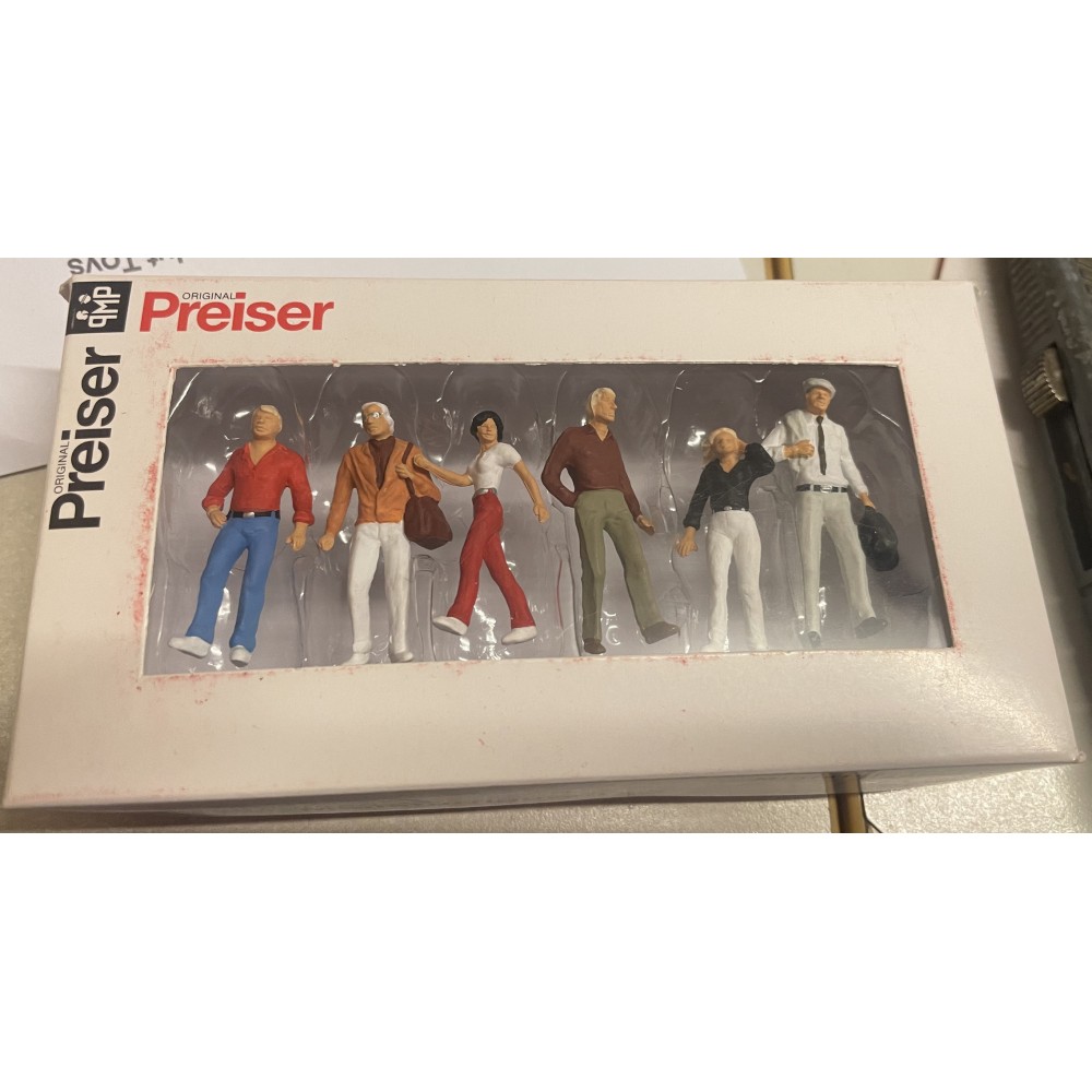 Preiser 68204 - Set of 6 Various Walking Passers By Standing Figurines 1:50