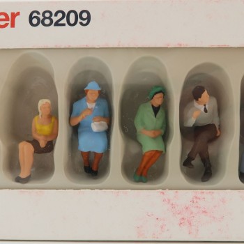 Preiser 68209 - Set of 6 Various Seated Persons Figurines 1:50