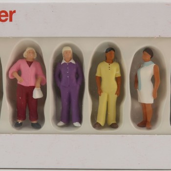 Preiser 68215 Set of 6 Standing Ladies Figurines Scale 1:50