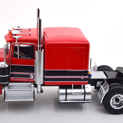 Road Kings RK180122 - Kenworth W900 Truck Red / Black - Scale 1:18
