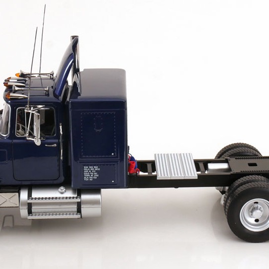 Road Kings RK180172 - 1974 Mack RL 700L 6x4 Prime Mover Blue Metallic - Scale 1:18