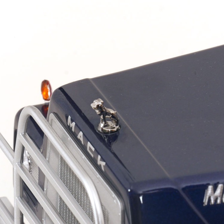 Road Kings RK180172 - 1974 Mack RL 700L 6x4 Prime Mover Blue Metallic - Scale 1:18