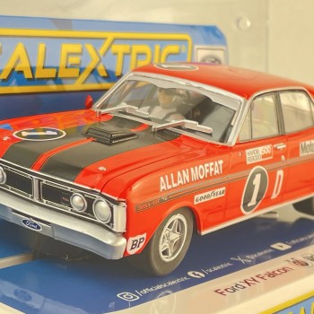 Scalextric C4702F Ford XY Falcon GT-HO Phase III 1975 Bathurst Alan Moffat No 1 Slot Car 1:32 Scale