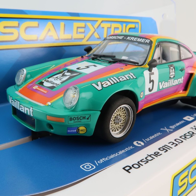 Scalextric C4439 Porsche 911 Carrera RSR 3.0 - Vaillant Slot Car 1:32 Scale