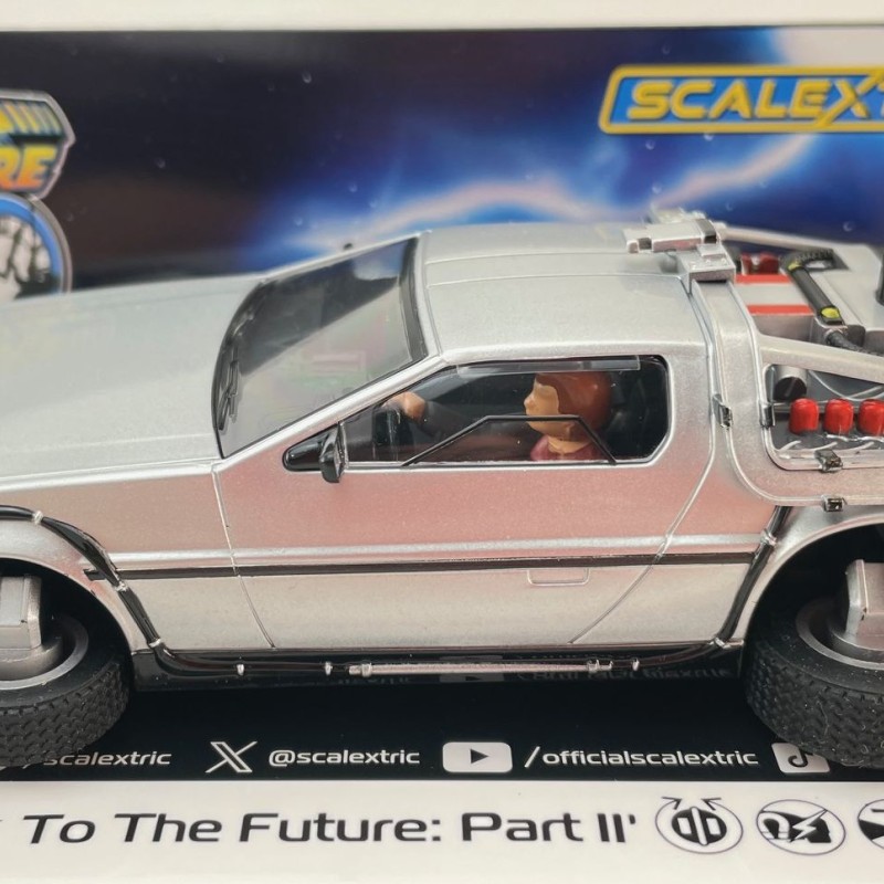 Scalextric C4541 - Back To The Future 2 - Flying Time Machine Cars DeLorean Slot Car 1:32 Scale