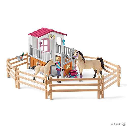 Schleich 42369 – Horse Stall with Horses and Groom 