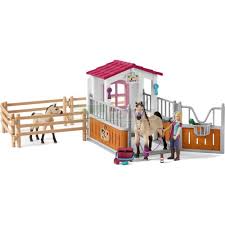 Schleich 42369 – Horse Stall with Horses and Groom 