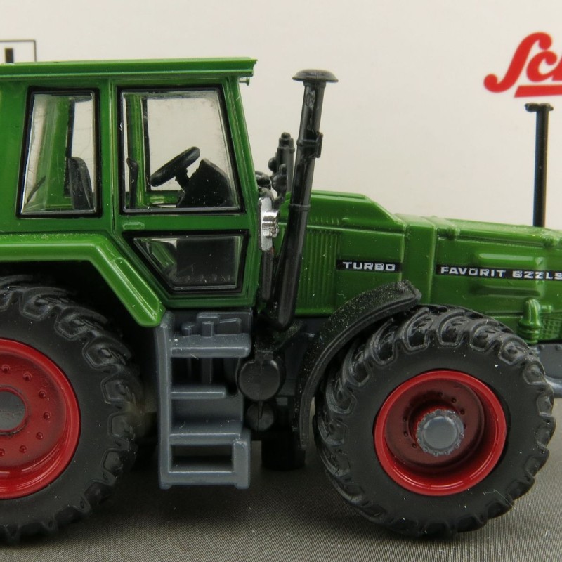 Schuco 452641600 Fendt Favorit 626 LS Turbo Tractor - Scale 1:87