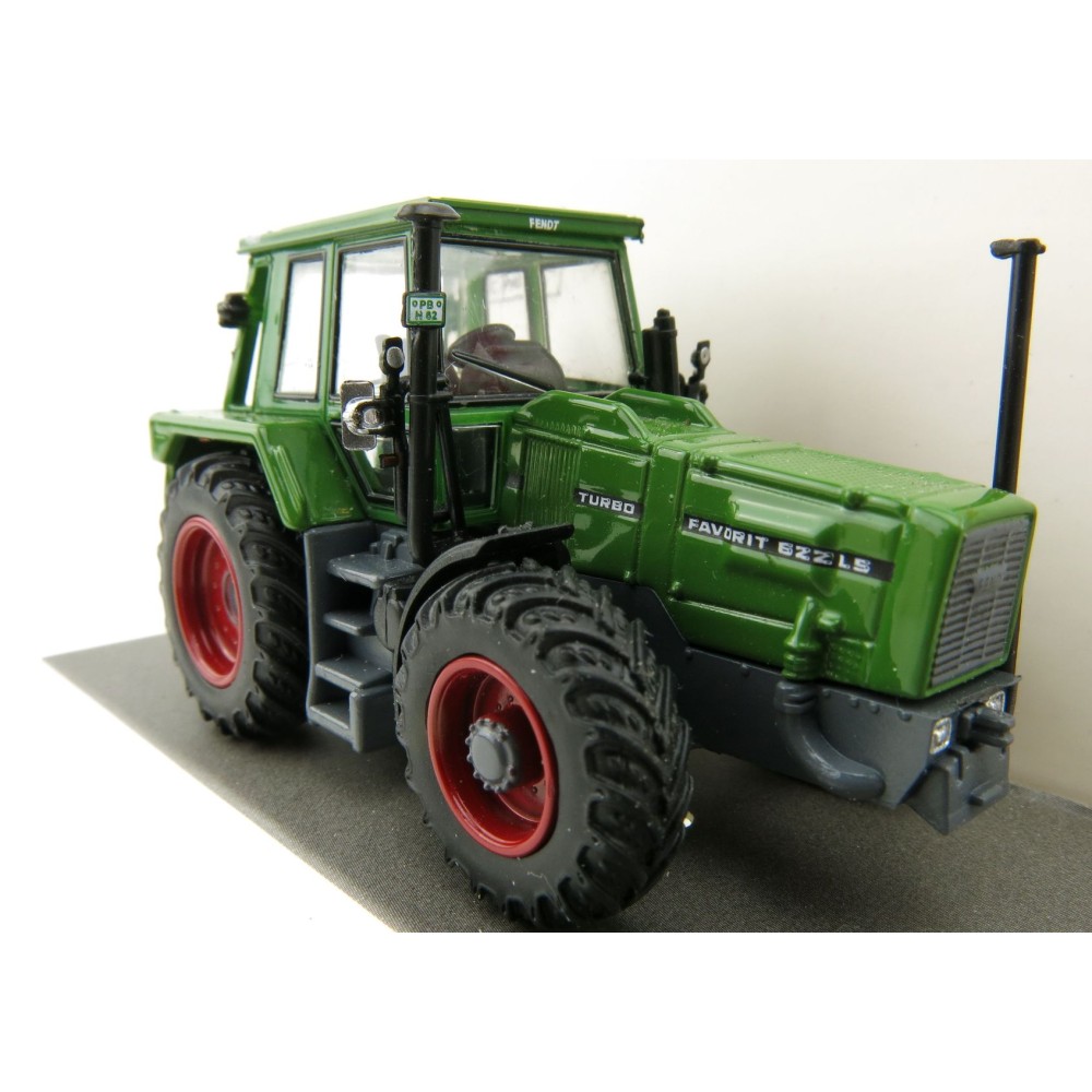 Schuco 452641600 Fendt Favorit 626 LS Turbo Tractor - Scale 1:87