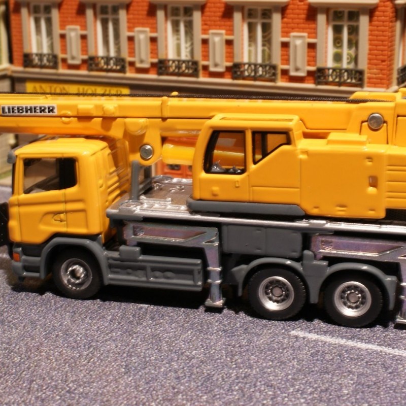 Siku 1859 - Scania Liebherr LTF 1035-3.1 Telescopic Crane Truck - Scale 1:87