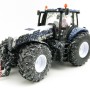 Siku 3220 - Christmas Tractor New Holland T8.390 - Limited Edition  - Scale 1:32