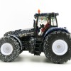 Siku 3220 - Christmas Tractor New Holland T8.390 - Limited Edition  - Scale 1:32