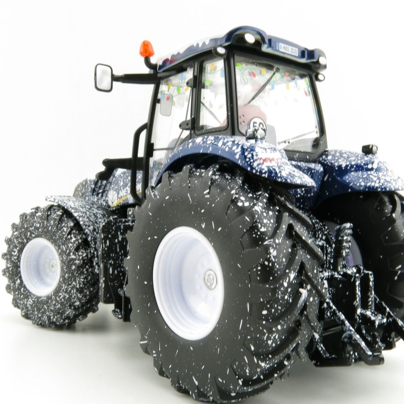 Siku 3220 - Christmas Tractor New Holland T8.390 - Limited Edition  - Scale 1:32