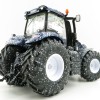 Siku 3220 - Christmas Tractor New Holland T8.390 - Limited Edition  - Scale 1:32