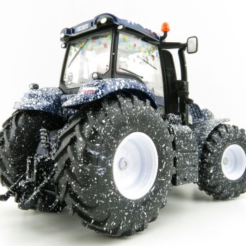 Siku 3220 - Christmas Tractor New Holland T8.390 - Limited Edition  - Scale 1:32