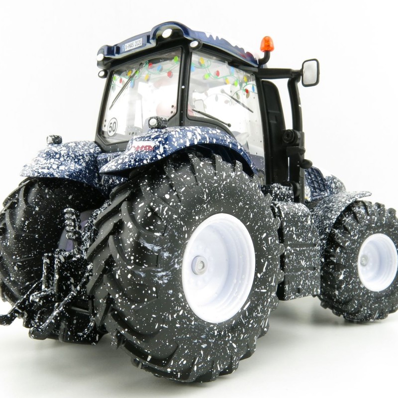 Siku 3220 - Christmas Tractor New Holland T8.390 - Limited Edition  - Scale 1:32
