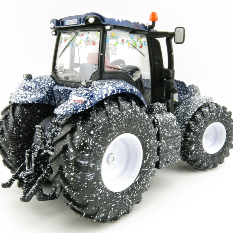 Siku 3220 - Christmas Tractor New Holland T8.390 - Limited Edition  - Scale 1:32