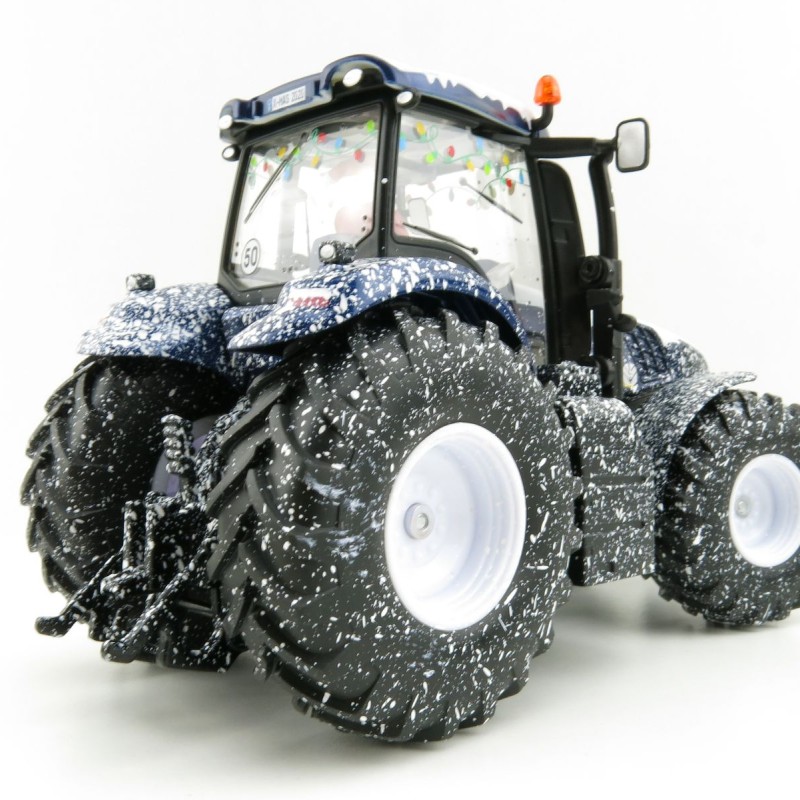 Siku 3220 - Christmas Tractor New Holland T8.390 - Limited Edition  - Scale 1:32