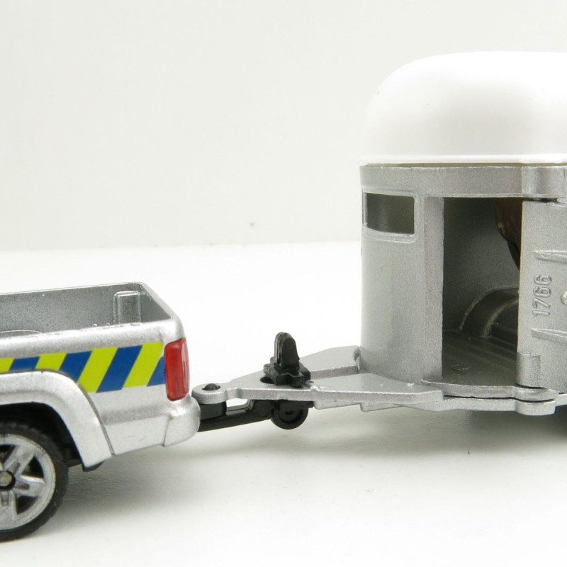 Siku 2310 888 00 - VW Amarok Pick-Up with Horse Trailer - Horse Ambulance - 1:55