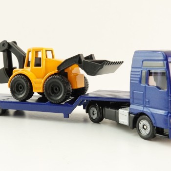 Siku 1761 - MAN TGX 18.580 Truck with Backhoe Loader - Scale 1:87 New 2025