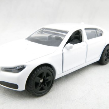 Siku 1509 - BMW 750i Luxury Sedan Car with Tow Bar