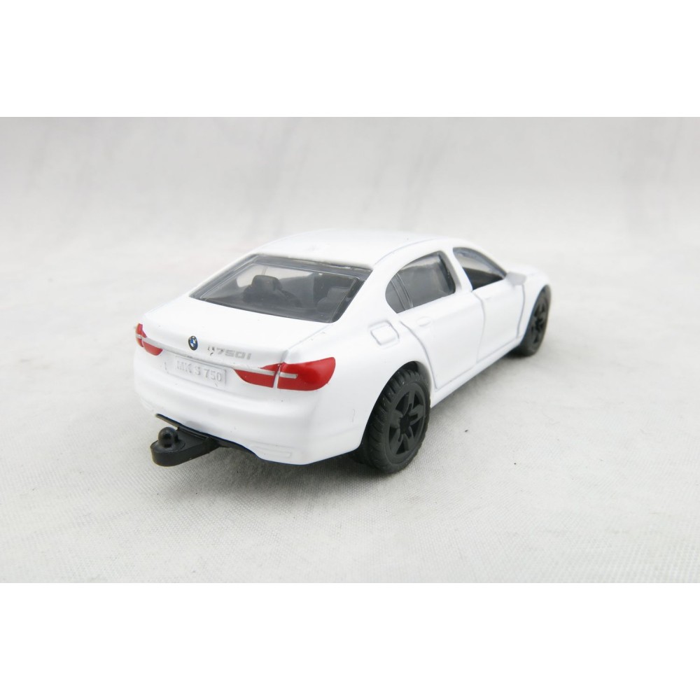 Siku 1509 - BMW 750i Luxury Sedan Car with Tow Bar