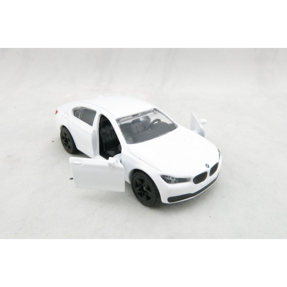 Siku 1509 - BMW 750i Luxury Sedan Car with Tow Bar