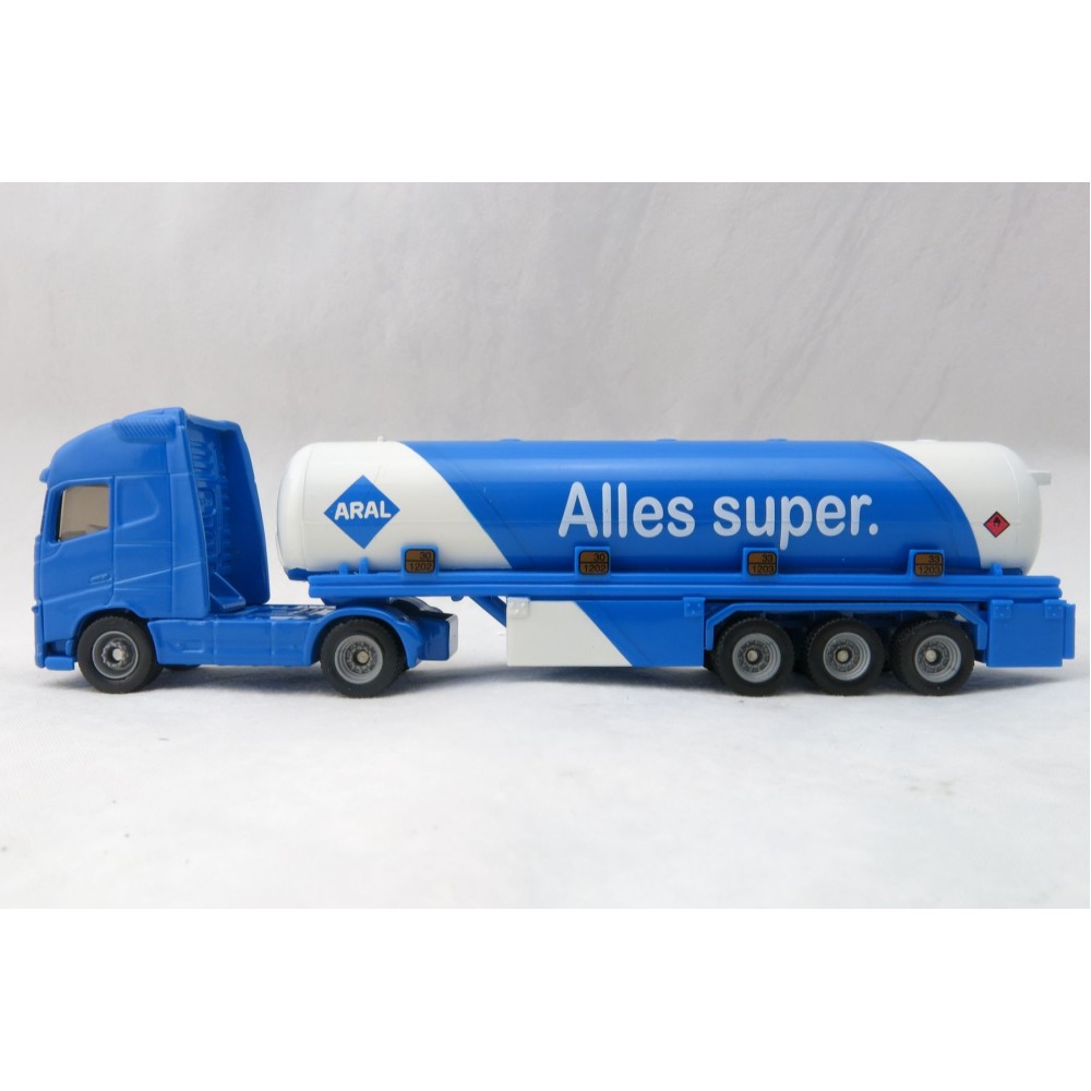 Siku 1626 - Volvo FH04 Petrol Tanker Aral - Scale 1:87