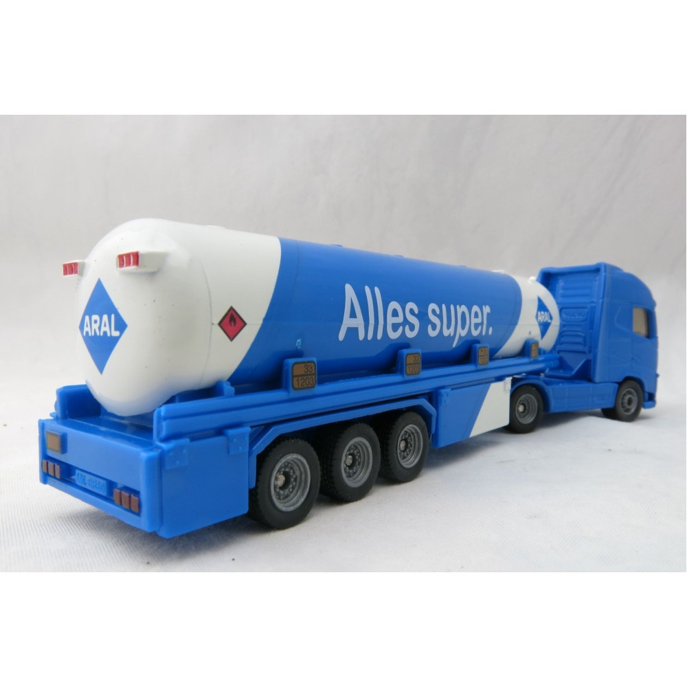 Siku 1626 - Volvo FH04 Petrol Tanker Aral - Scale 1:87