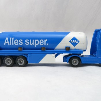 Siku 1626 - Volvo FH04 Petrol Tanker Aral - Scale 1:87