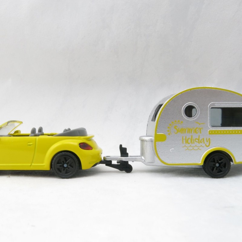 Siku 1629 - VW Volkswagen New Bettle Cabrio with Caravan Summer Holiday