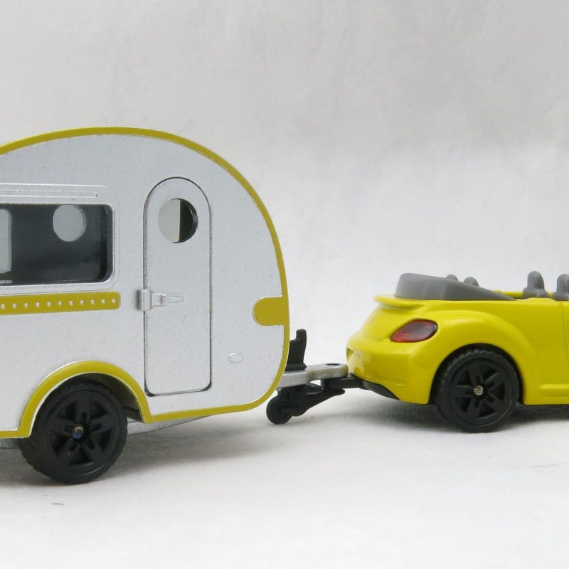 Siku 1629 - VW Volkswagen New Bettle Cabrio with Caravan Summer Holiday