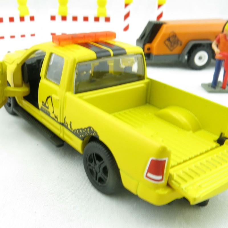 Siku 3505 - Dodge RAM 1500 with Compressor Trailer and Accessories - Scale 1:50