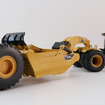 SpecCast Set - Mobile Track Solutions MTS 3630 Switchback Articulating 4WD Tractor & 33-38XL Towed Scraper - 1:50