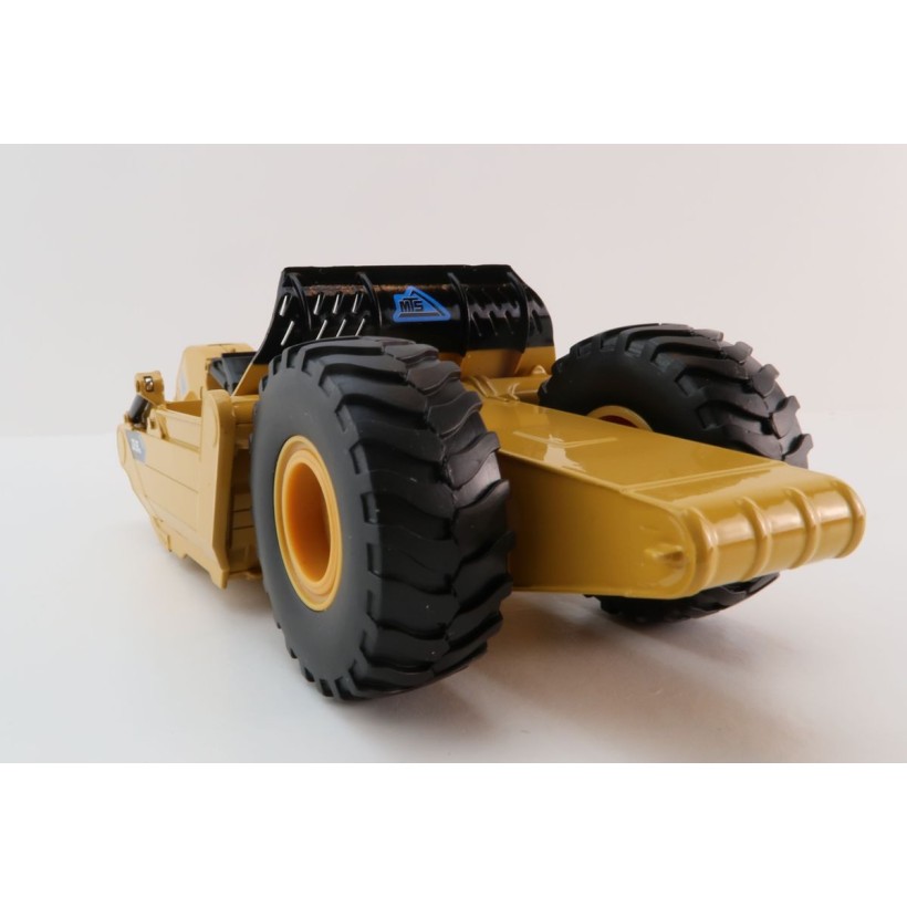 SpecCast MTS-002 - Mobile Track Solutions MTS 33-38XL Towed Scraper - 1:50