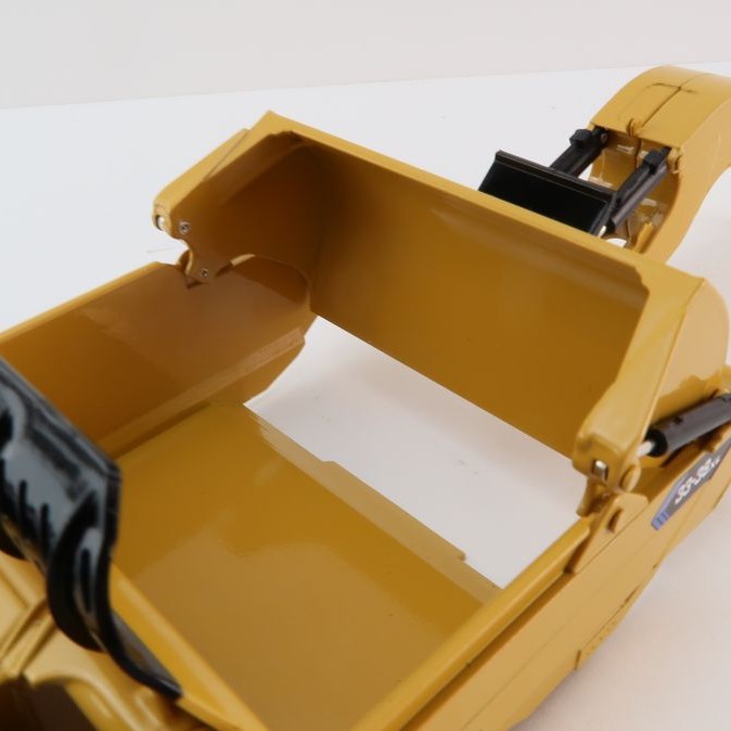 SpecCast MTS-002 - Mobile Track Solutions MTS 33-38XL Towed Scraper - 1:50