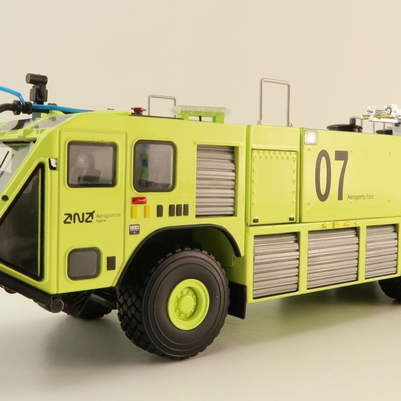TWH Collectibles Oshkosh Striker 3000 ARFF Truck Portugal Algarve 07 - Scale 1:50