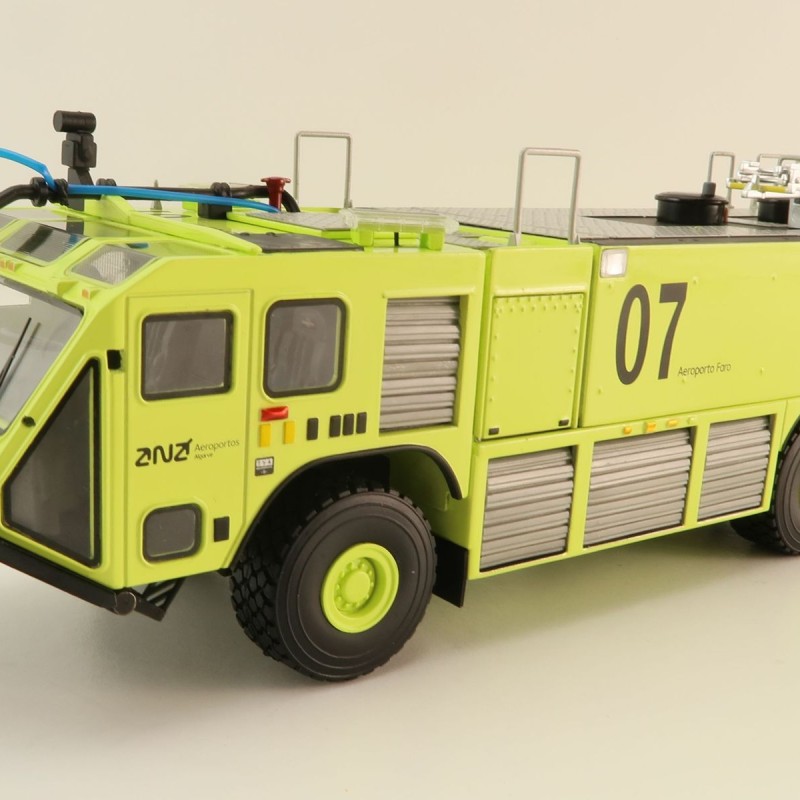 TWH Collectibles Oshkosh Striker 3000 ARFF Truck Portugal Algarve 07 - Scale 1:50