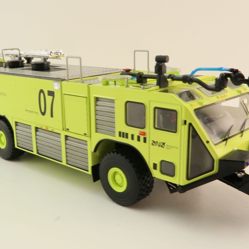 TWH Collectibles Oshkosh Striker 3000 ARFF Truck Portugal Algarve 07 - Scale 1:50