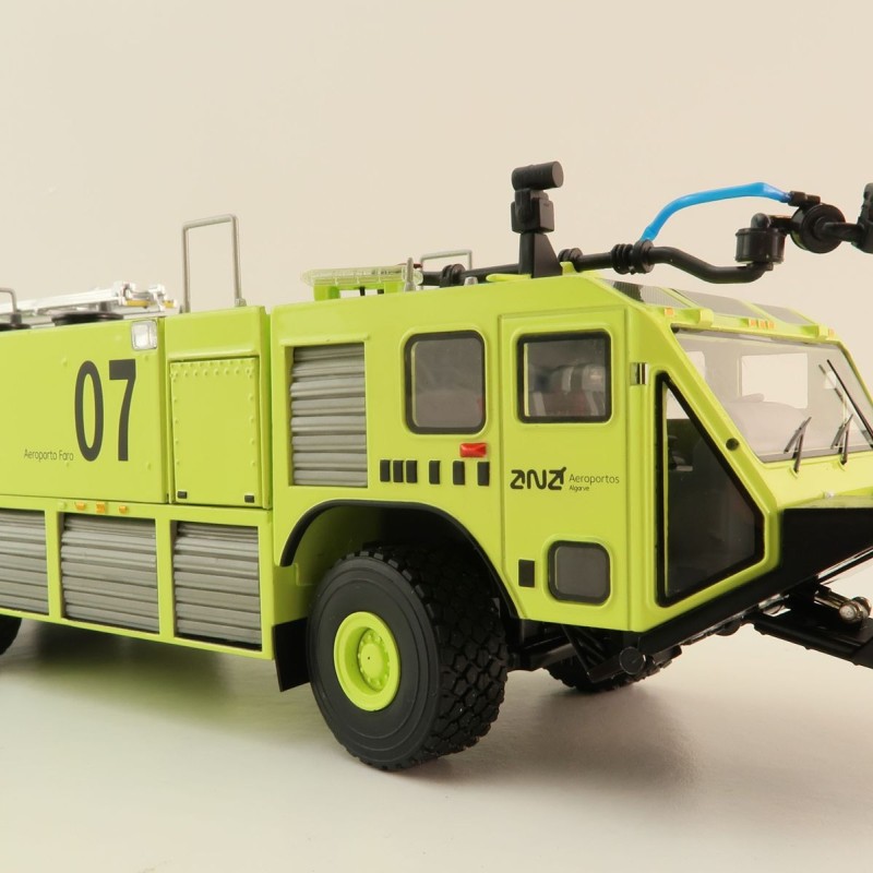 TWH Collectibles Oshkosh Striker 3000 ARFF Truck Portugal Algarve 07 - Scale 1:50