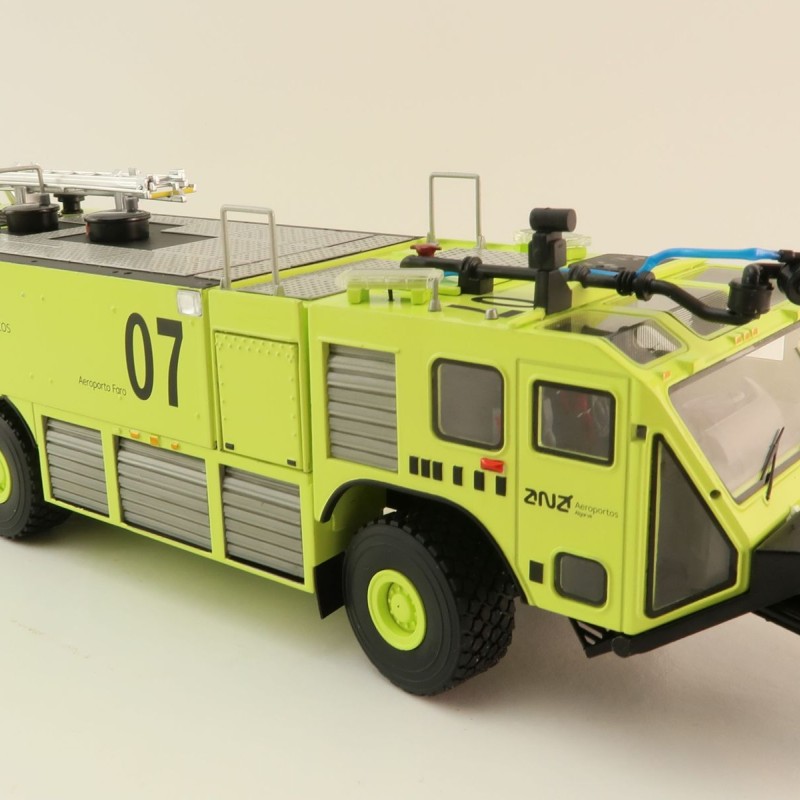 TWH Collectibles Oshkosh Striker 3000 ARFF Truck Portugal Algarve 07 - Scale 1:50