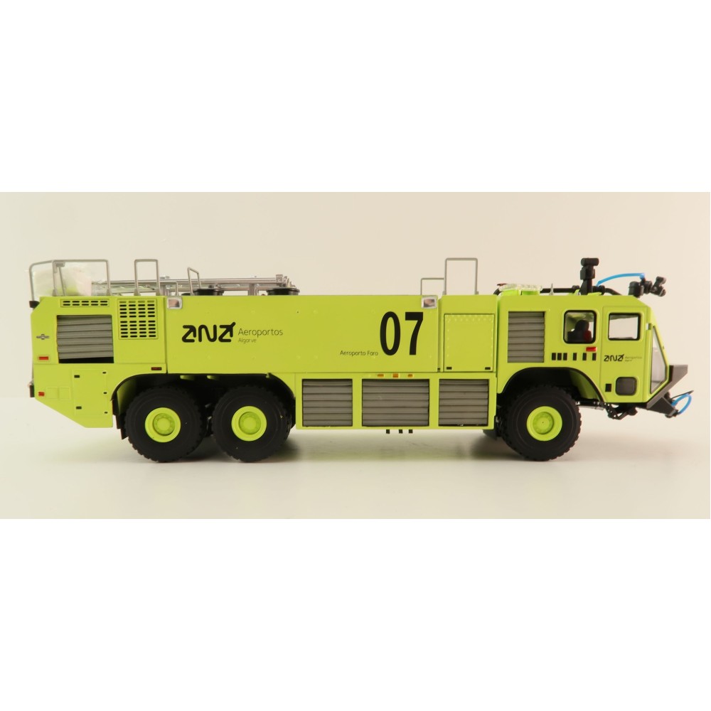 TWH Collectibles Oshkosh Striker 3000 ARFF Truck Portugal Algarve 07 - Scale 1:50