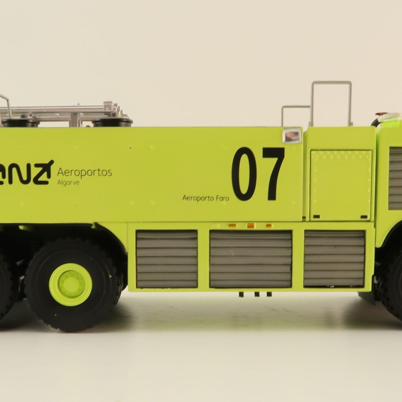 TWH Collectibles Oshkosh Striker 3000 ARFF Truck Portugal Algarve 07 - Scale 1:50