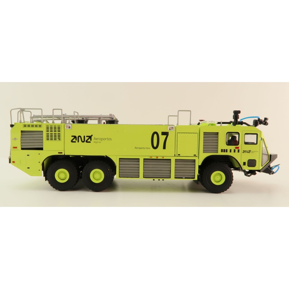 TWH Collectibles Oshkosh Striker 3000 ARFF Truck Portugal Algarve 07 - Scale 1:50