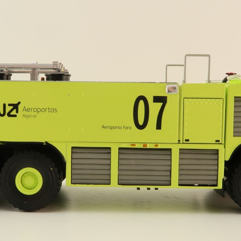 TWH Collectibles Oshkosh Striker 3000 ARFF Truck Portugal Algarve 07 - Scale 1:50